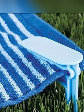 Beach Towel Picnic Blanket Mat Clip (4pcs) NIP